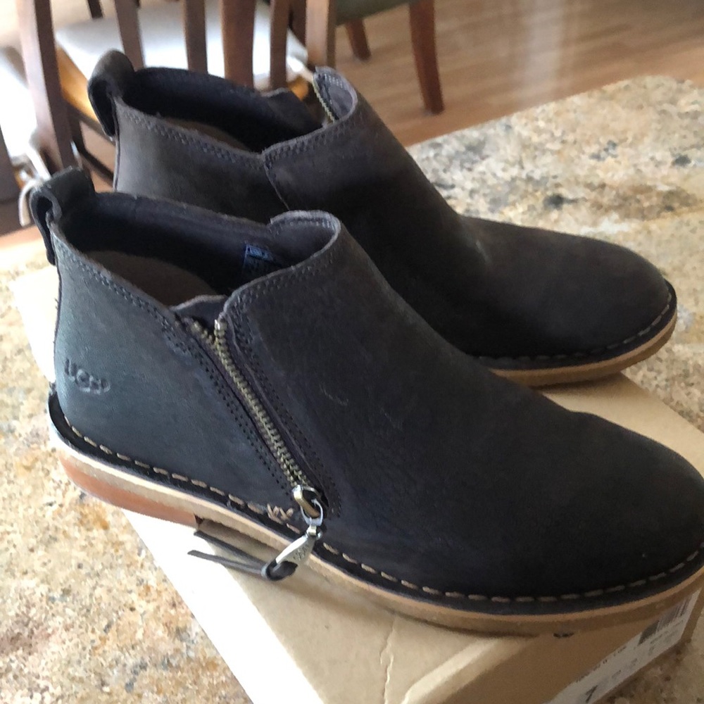 UGG W Clementine brown boots. Size 7